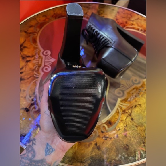 Kat Von D Troopers - Picture 6 of 11